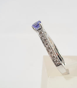 8354: Vintage: 18ct White Gold Blue Tanzanite 16 Diamonds Dress Ring- crisp, clean, eye candy