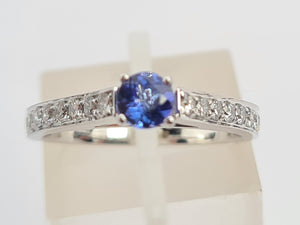 8354: Vintage: 18ct White Gold Blue Tanzanite 16 Diamonds Dress Ring- crisp, clean, eye candy