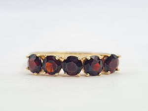 8293: Vintage: 9ct Gold Vibrant Red Round Cut Garnets Stacker/ Dress Ring- lovely symmetry