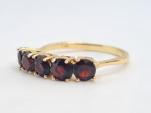 8293: Vintage: 9ct Gold Vibrant Red Round Cut Garnets Stacker/ Dress Ring- lovely symmetry