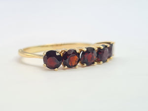 8293: Vintage: 9ct Gold Vibrant Red Round Cut Garnets Stacker/ Dress Ring- lovely symmetry