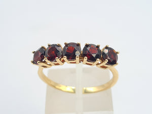 8293: Vintage: 9ct Gold Vibrant Red Round Cut Garnets Stacker/ Dress Ring- lovely symmetry