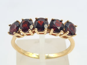 8293: Vintage: 9ct Gold Vibrant Red Round Cut Garnets Stacker/ Dress Ring- lovely symmetry