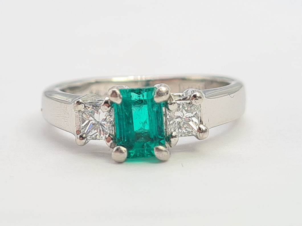 8327: Vintage: Platinum Emerald Cut Emerald Princess Cut Diamonds Ring