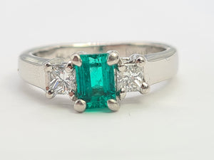 8327: Vintage: Platinum Emerald Cut Emerald Princess Cut Diamonds Ring