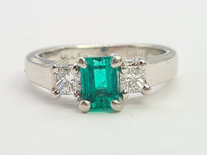 8327: Vintage: Platinum Emerald Cut Emerald Princess Cut Diamonds Ring