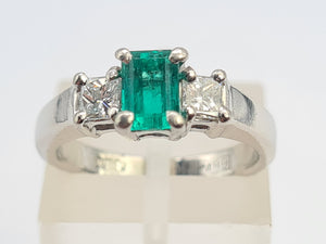 8327: Vintage: Platinum Emerald Cut Emerald Princess Cut Diamonds Ring