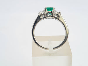 8327: Vintage: Platinum Emerald Cut Emerald Princess Cut Diamonds Ring