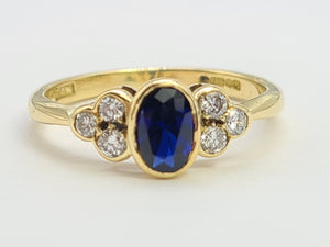 9081: Vintage: 18ct Gold French Blue Sapphire Diamonds Trefoil Set Ring- simply gorgeous