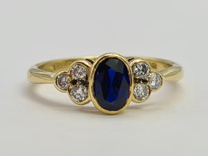 9081: Vintage: 18ct Gold French Blue Sapphire Diamonds Trefoil Set Ring- simply gorgeous