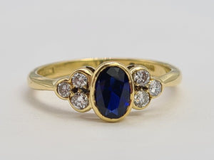 9081: Vintage: 18ct Gold French Blue Sapphire Diamonds Trefoil Set Ring- simply gorgeous