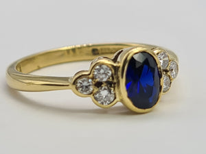 9081: Vintage: 18ct Gold French Blue Sapphire Diamonds Trefoil Set Ring- simply gorgeous