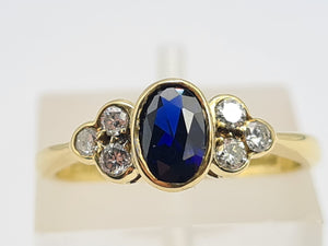 9081: Vintage: 18ct Gold French Blue Sapphire Diamonds Trefoil Set Ring- simply gorgeous