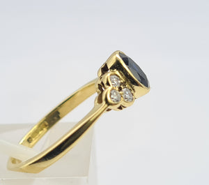 9081: Vintage: 18ct Gold French Blue Sapphire Diamonds Trefoil Set Ring- simply gorgeous