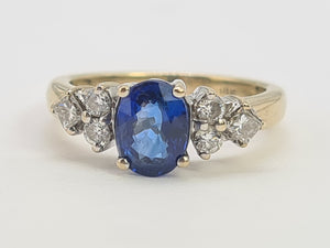 8244: Vintage: 18ct Gold Ceylon Blue Sapphire Diamonds Ring- exquisite