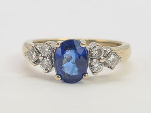 8244: Vintage: 18ct Gold Ceylon Blue Sapphire Diamonds Ring- exquisite