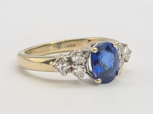 8244: Vintage: 18ct Gold Ceylon Blue Sapphire Diamonds Ring- exquisite