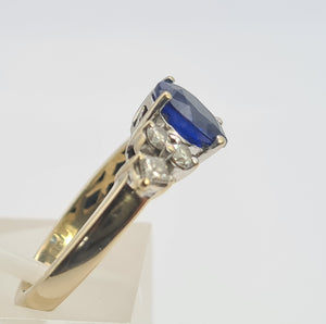 8244: Vintage: 18ct Gold Ceylon Blue Sapphire Diamonds Ring- exquisite