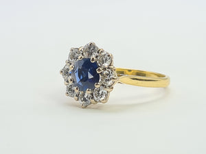 9107: Vintage Exceptional 18ct Gold Blue Sapphire Round Cut Diamonds (1ct) Flower Head Ring