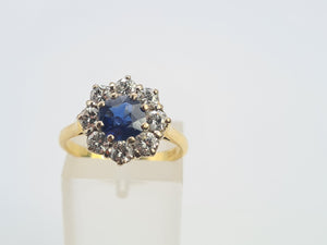 9107: Vintage Exceptional 18ct Gold Blue Sapphire Round Cut Diamonds (1ct) Flower Head Ring