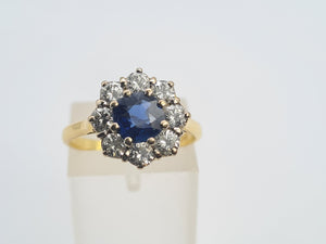 9107: Vintage Exceptional 18ct Gold Blue Sapphire Round Cut Diamonds (1ct) Flower Head Ring