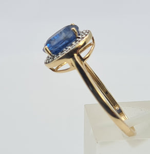 0065: Vintage: 9ct Gold Persian Blue Sapphire Diamonds Dress Ring- lovely cut and colour