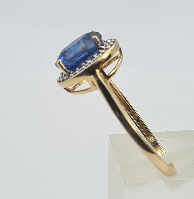 6302 Vintage: 9ct Gold Persian Blue Sapphire Diamonds Dress Ring