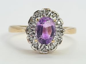 0096: Vintage:9ct Gold Oval Amethyst 12 Diamond Halo Ring-