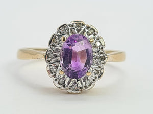 0096: Vintage:9ct Gold Oval Amethyst 12 Diamond Halo Ring-