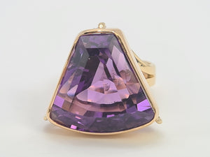 A0187: Vintage: Old 9ct Gold Trillian Cut Purple Amethyst Signet Ring