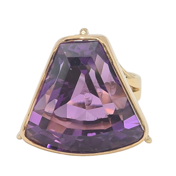 6289 Vintage: 9ct Gold Large Trillion Cut Amethyst Cocktail Ring