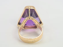 Load image into Gallery viewer, A0187: Vintage: Old 9ct Gold Trillian Cut Purple Amethyst Signet Ring
