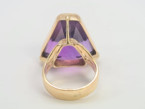 A0187: Vintage: Old 9ct Gold Trillian Cut Purple Amethyst Signet Ring