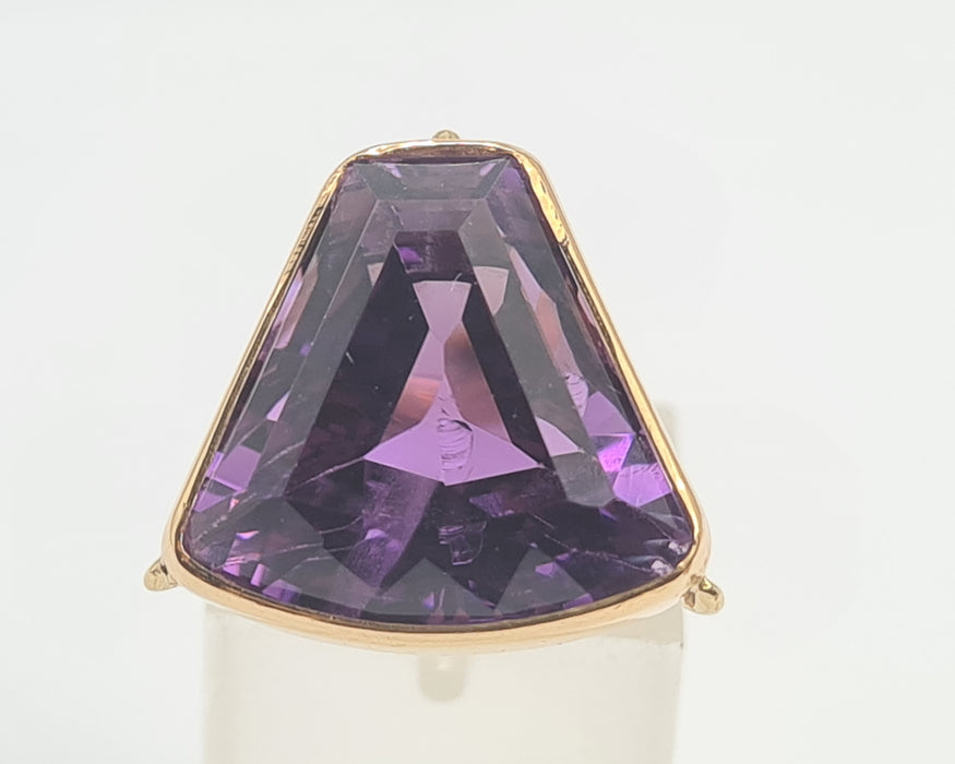6289 Vintage: 9ct Gold Large Trillion Cut Amethyst Cocktail Ring