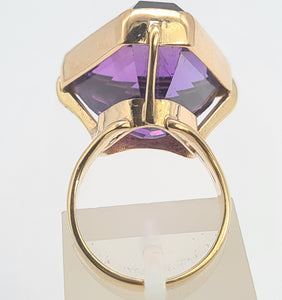 A0187: Vintage: Old 9ct Gold Trillian Cut Purple Amethyst Signet Ring