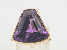 Load image into Gallery viewer, A0187: Vintage: Old 9ct Gold Trillian Cut Purple Amethyst Signet Ring
