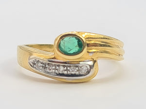 A0190: Vintage: 18ct Gold Emerald Diamonds Snake Ring perfect harmony