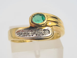 A0190: Vintage: 18ct Gold Emerald Diamonds Snake Ring perfect harmony