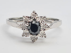 0261: Vintage: 9ct White Gold Black & White Diamonds Floral Cluster Ring.