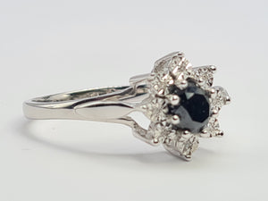 0261: Vintage: 9ct White Gold Black & White Diamonds Floral Cluster Ring.