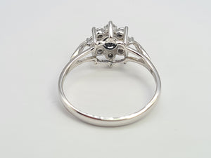 0261: Vintage: 9ct White Gold Black & White Diamonds Floral Cluster Ring.