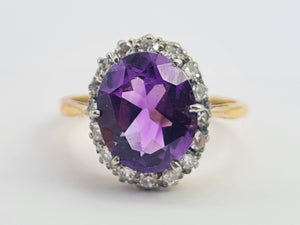 0295: Vintage: 18ct Gold Vibrant Lilac Amethyst 16 Diamonds Dress Ring- classic combination