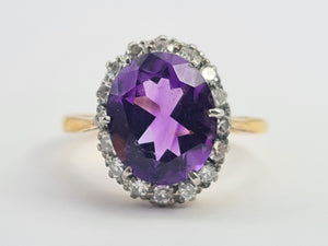 0295: Vintage: 18ct Gold Vibrant Lilac Amethyst 16 Diamonds Dress Ring- classic combination