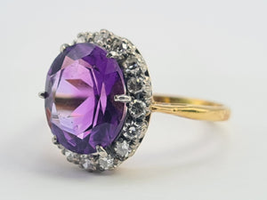 0295: Vintage: 18ct Gold Vibrant Lilac Amethyst 16 Diamonds Dress Ring- classic combination