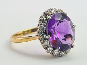 0295: Vintage: 18ct Gold Vibrant Lilac Amethyst 16 Diamonds Dress Ring- classic combination