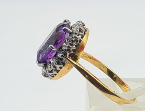 0295: Vintage: 18ct Gold Vibrant Lilac Amethyst 16 Diamonds Dress Ring- classic combination