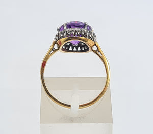 0295: Vintage: 18ct Gold Vibrant Lilac Amethyst 16 Diamonds Dress Ring- classic combination