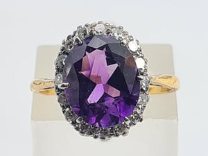 0295: Vintage: 18ct Gold Vibrant Lilac Amethyst 16 Diamonds Dress Ring- classic combination