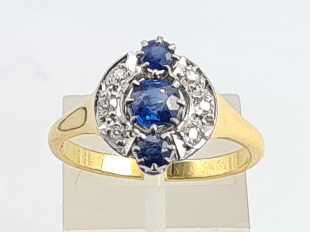 9102: Antique: 18ct Gold Art Deco Cornflower Blue Sapphires Diamonds Geometric Set Ring - almost 100 years