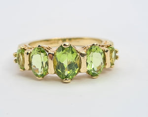 A0191: Vintage: 9ct Gold Lime Green Peridots 5- Stones Ring- a joy to behold